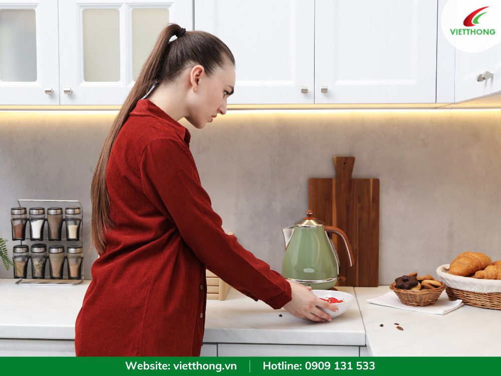 Nhà bếp là khu vực có nhiều nguồn thức ăn cho gián tụ tập