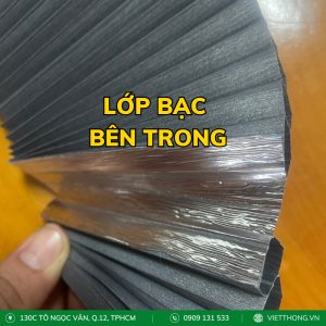 Lớp bạc bên trong rèm tổ ong