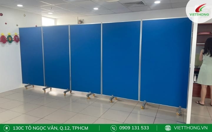 Vách ngăn di động có bánh xe linh hoạt Vách ngăn di động có bánh xe linh hoạt