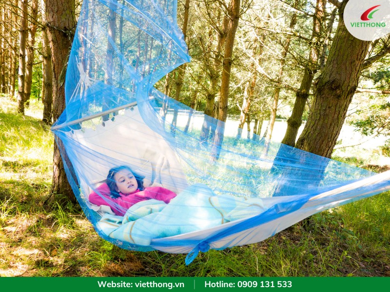 Ngủ màn để chống muỗi đốt