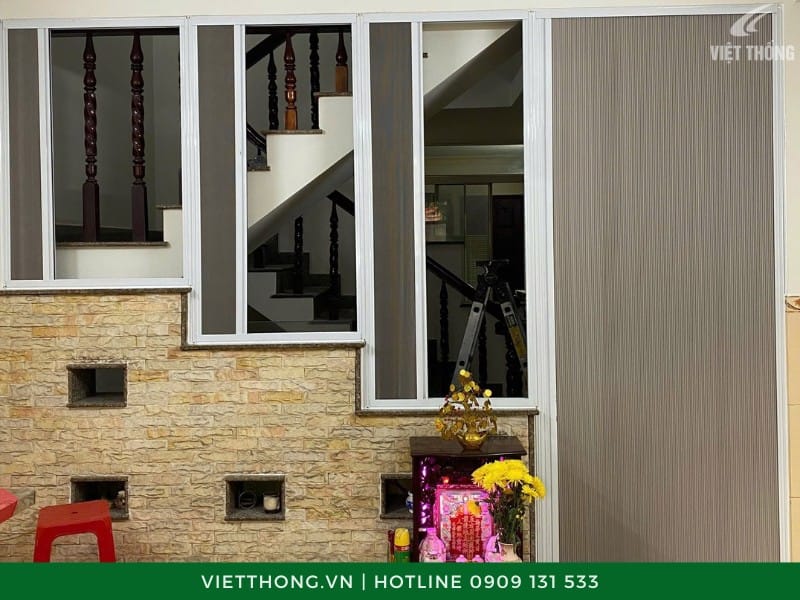 Vách ngăn điều hoà khu vực cầu thang và phòng khách