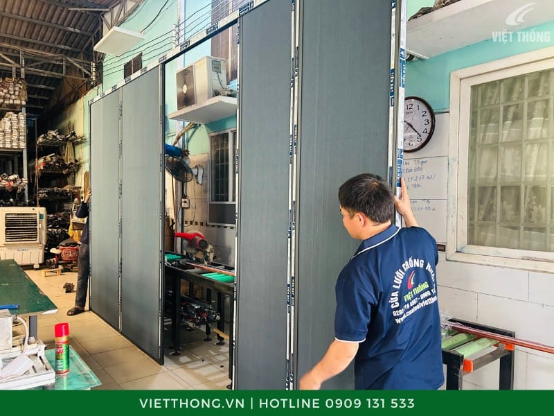 Xưởng sản xuất vách ngăn điều hoà rèm tổ ong Việt Thống
