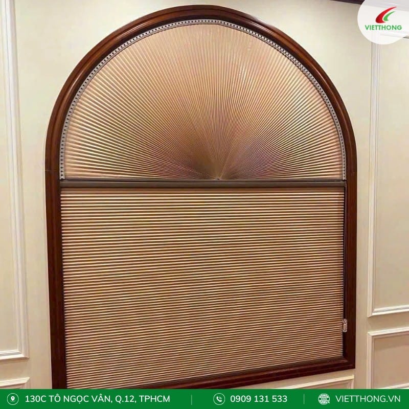 Rèm tổ ong cách nhiệt lắp trên cửa sổ mái vòm